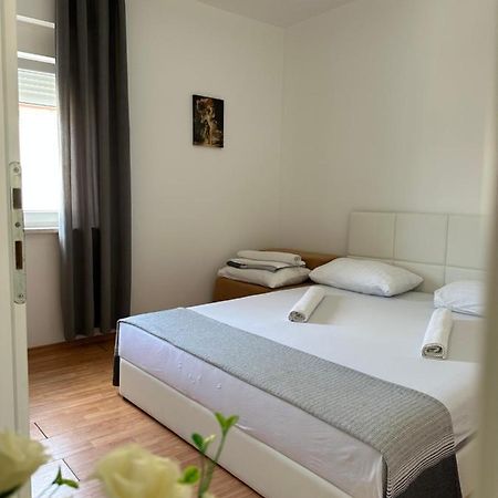 Apartmani Aron Novalja Exterior foto