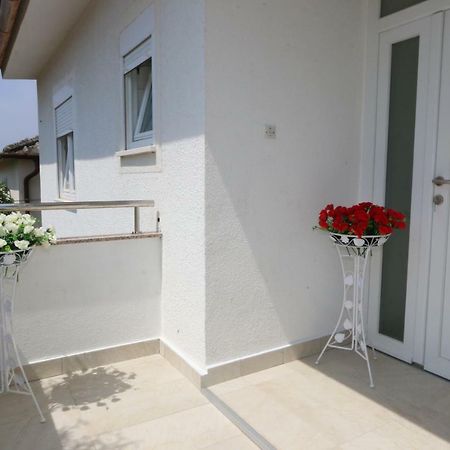 Apartmani Aron Novalja Exterior foto