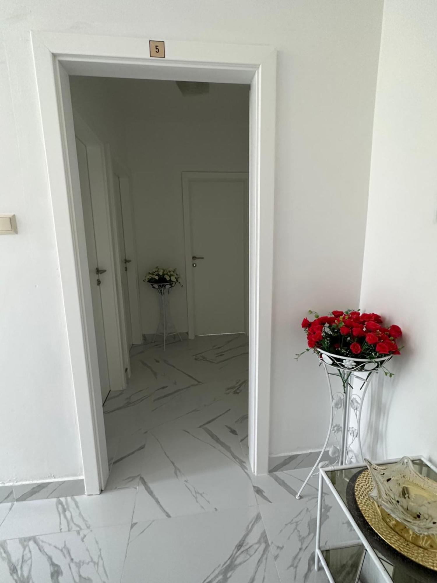Apartmani Aron Novalja Exterior foto