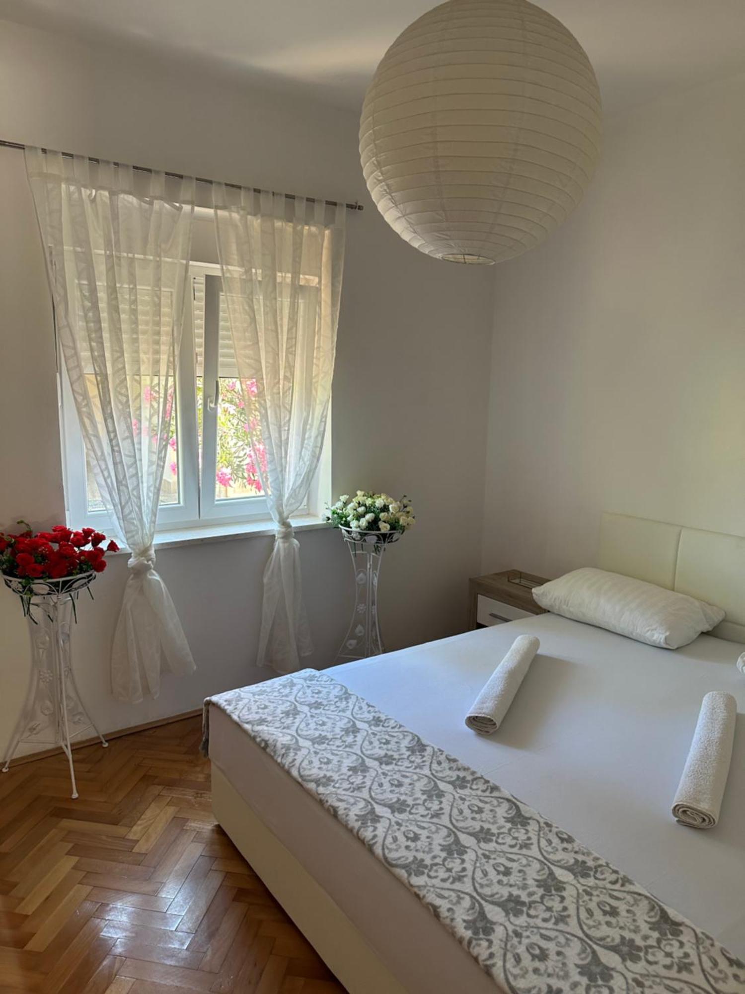 Apartmani Aron Novalja Exterior foto