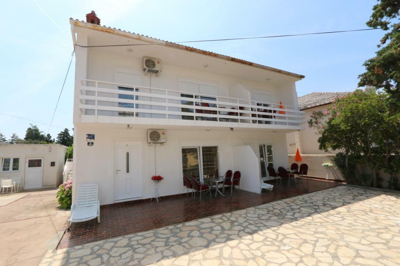 Apartmani Aron Novalja Exterior foto