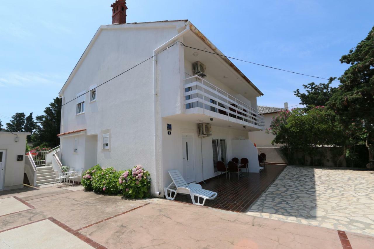 Apartmani Aron Novalja Exterior foto