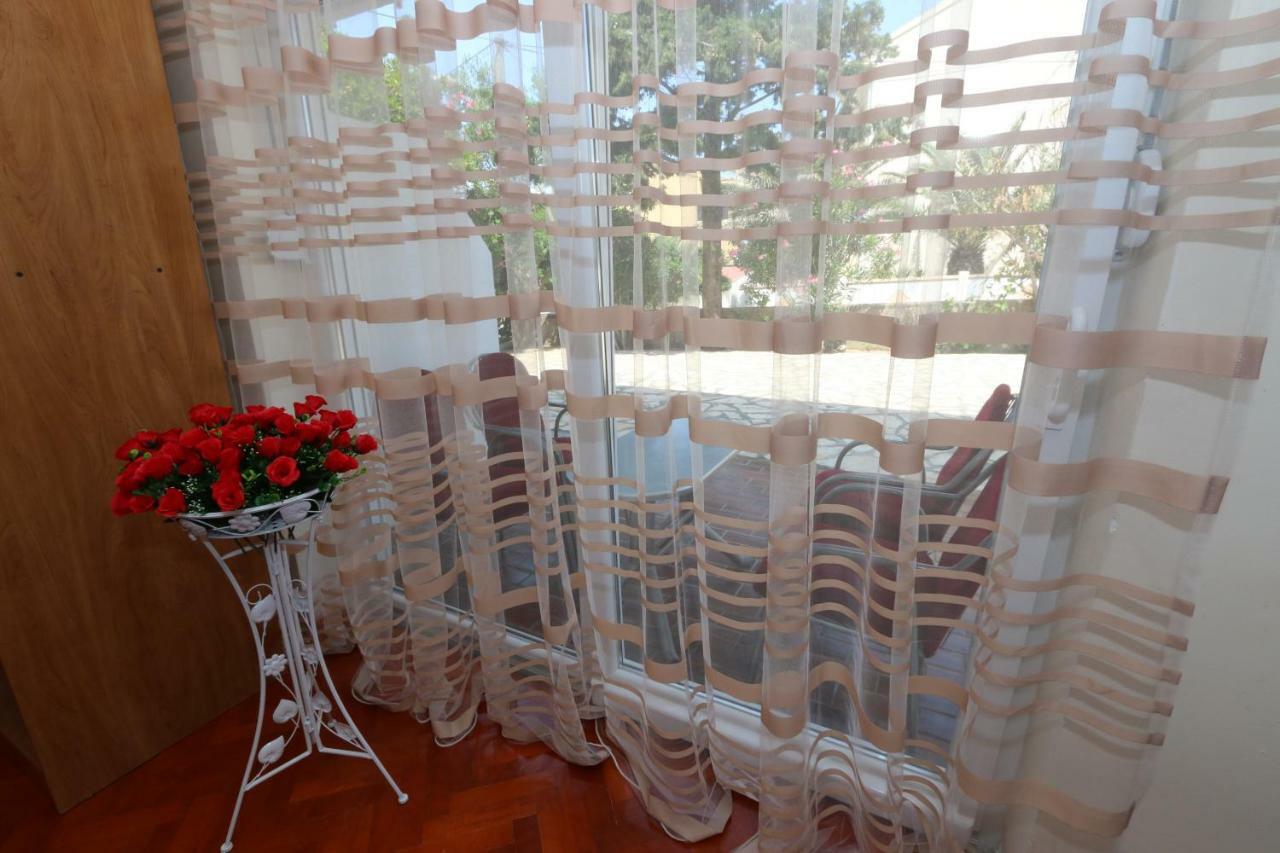 Apartmani Aron Novalja Exterior foto
