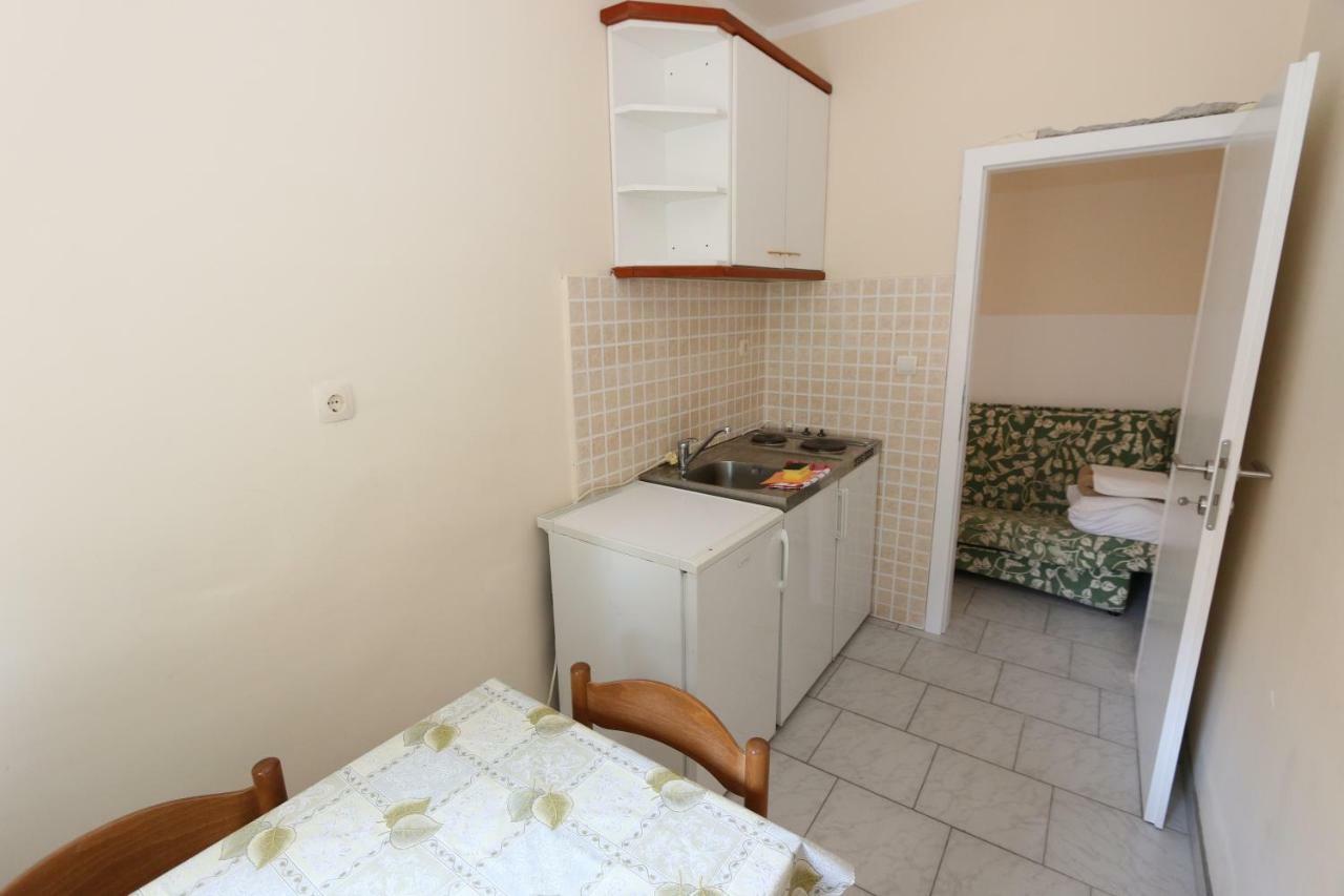 Apartmani Aron Novalja Exterior foto