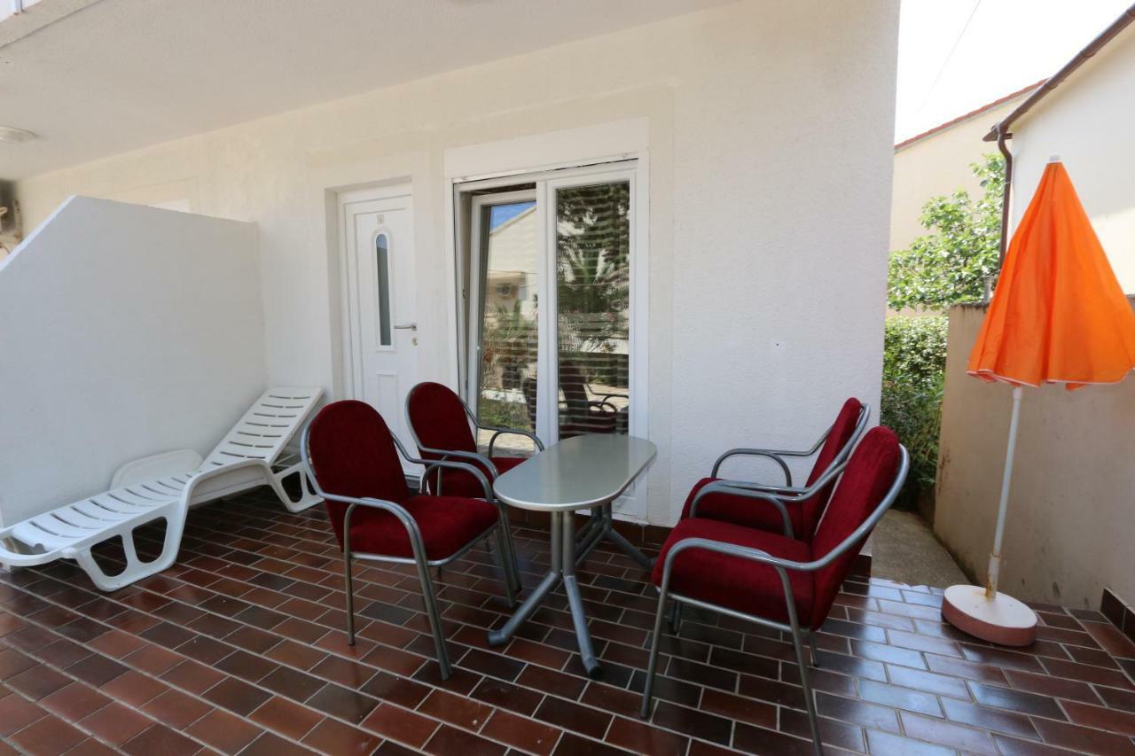 Apartmani Aron Novalja Exterior foto