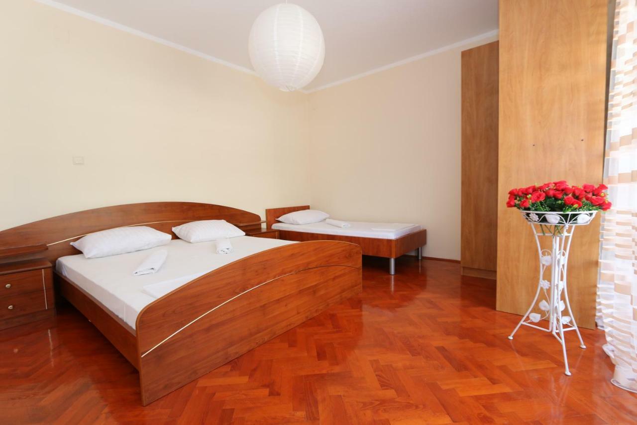 Apartmani Aron Novalja Exterior foto