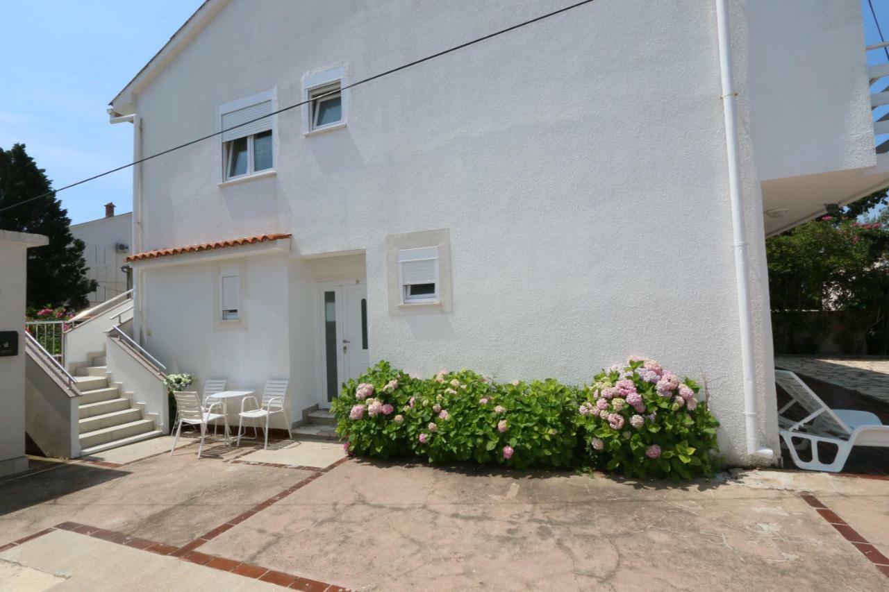 Apartmani Aron Novalja Exterior foto